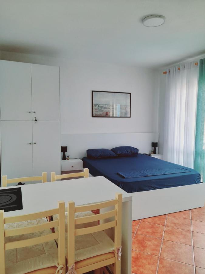Seaside Deluxe Apartment Durres Bagian luar foto