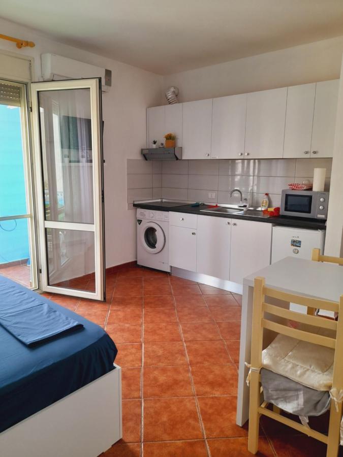 Seaside Deluxe Apartment Durres Bagian luar foto