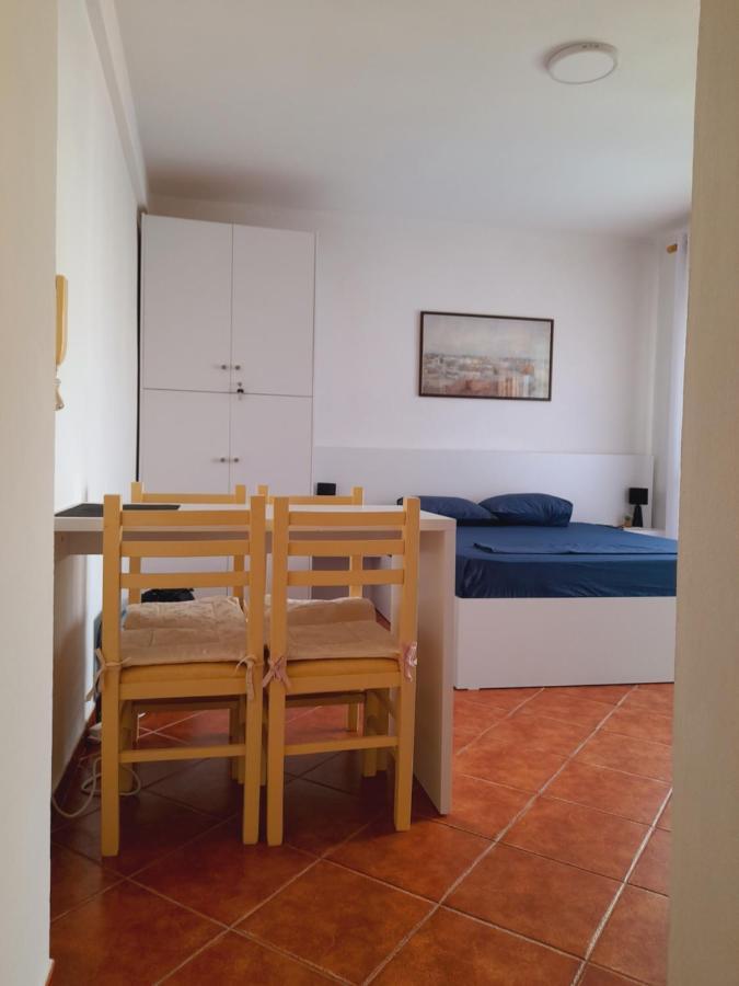 Seaside Deluxe Apartment Durres Bagian luar foto
