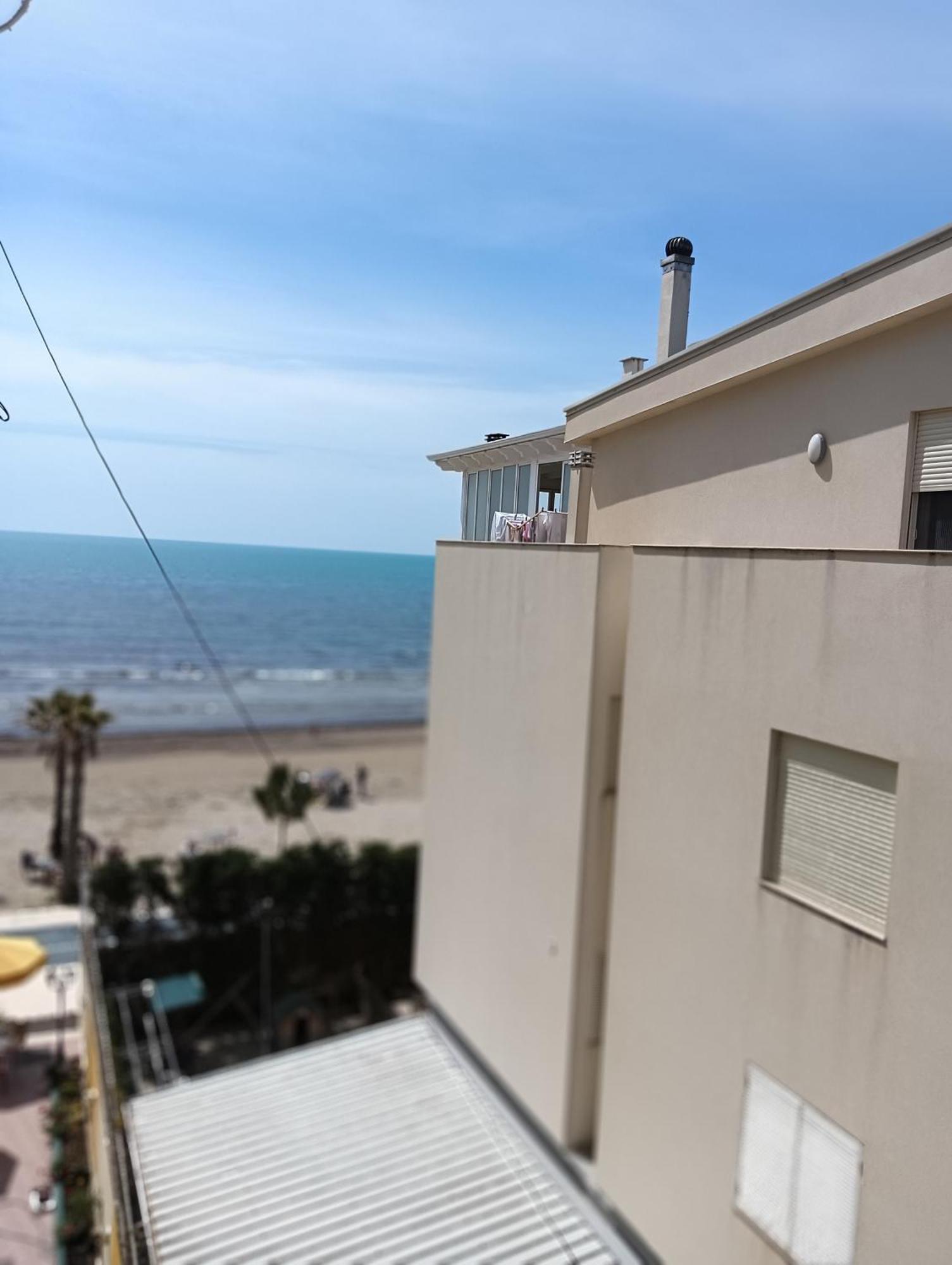 Seaside Deluxe Apartment Durres Bagian luar foto