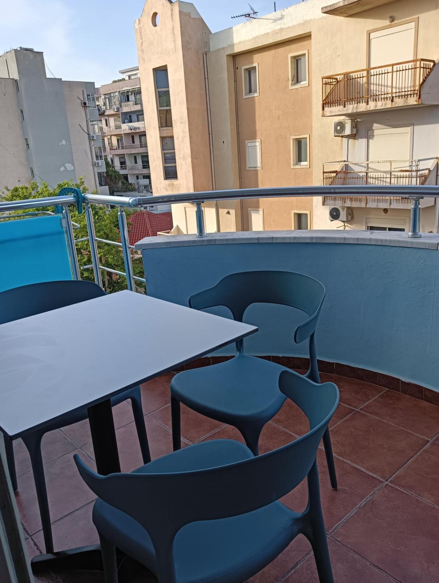 Seaside Deluxe Apartment Durres Bagian luar foto