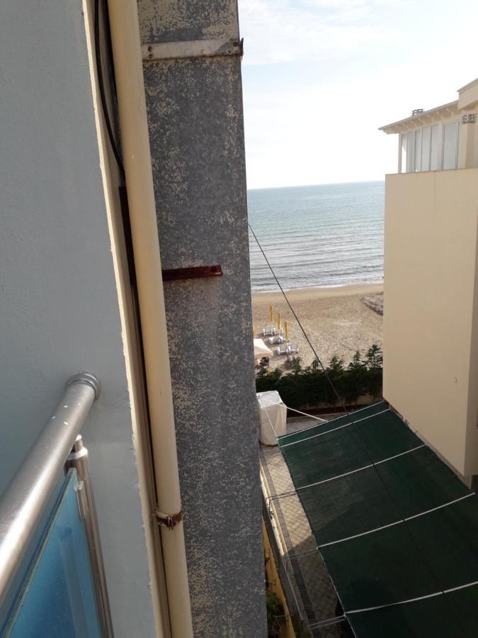 Seaside Deluxe Apartment Durres Bagian luar foto